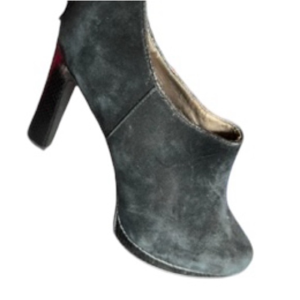 Elegant Black Suede Heeled Boots